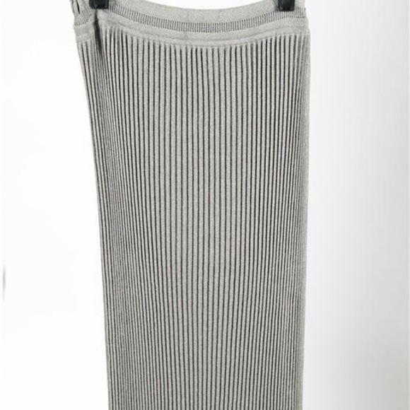 - Chanel, Gray Ribbed Knit Set - Picture 7 of 10